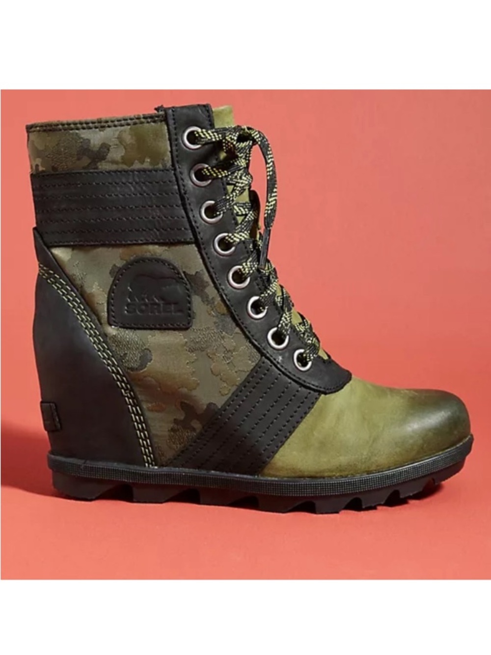 Sorel Lexie Olive Green Camo Wedge Lace-Up Boots Size 9